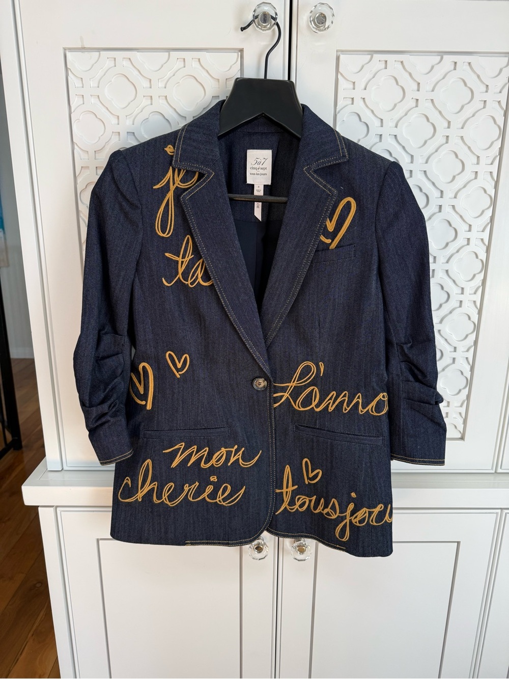 CINQ A’ SEPT NWOT Navy Blazer with Gold Script Embroidery. - Picture 3 of 5